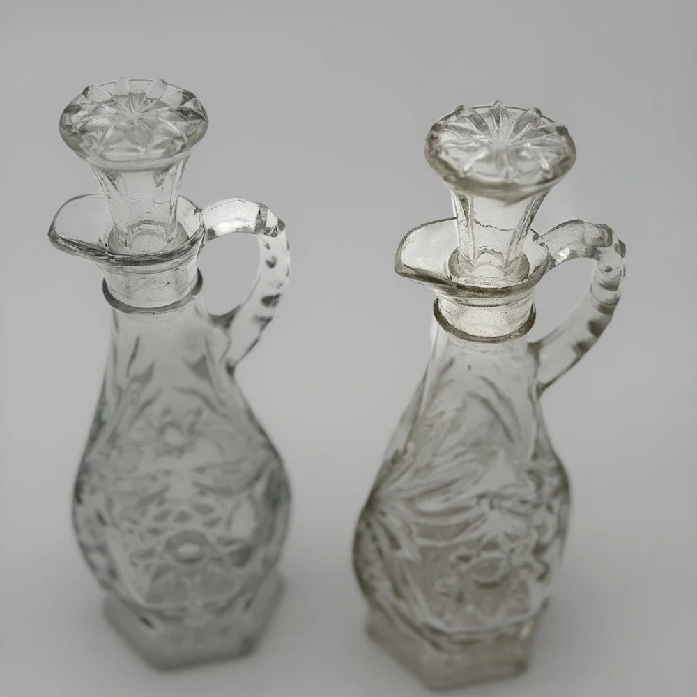 Vintage Clear‎ Pressed Glass Starburst Cruet Set with Stoppers Set of 2 7 inch